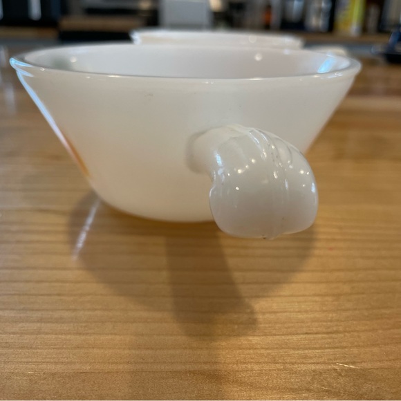 Two vintage fire king bowls with peach design. 8 ounce bowls with handles - Picture 5 of 8